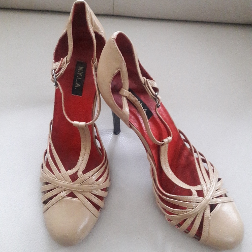 Shoes - Picture 5 of 6